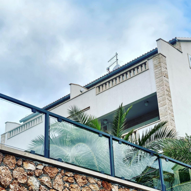 Ubytování Bol ostrov Brač – apartmán s balkonem