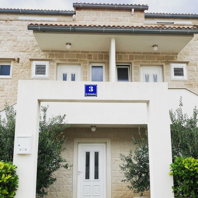 Ubytování Bol ostrov Brač – apartmán s balkonem